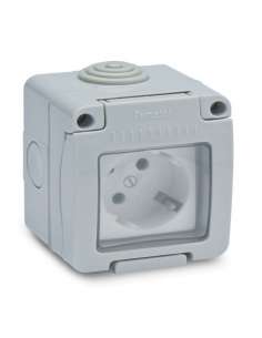 Toma corriente tt lateral...